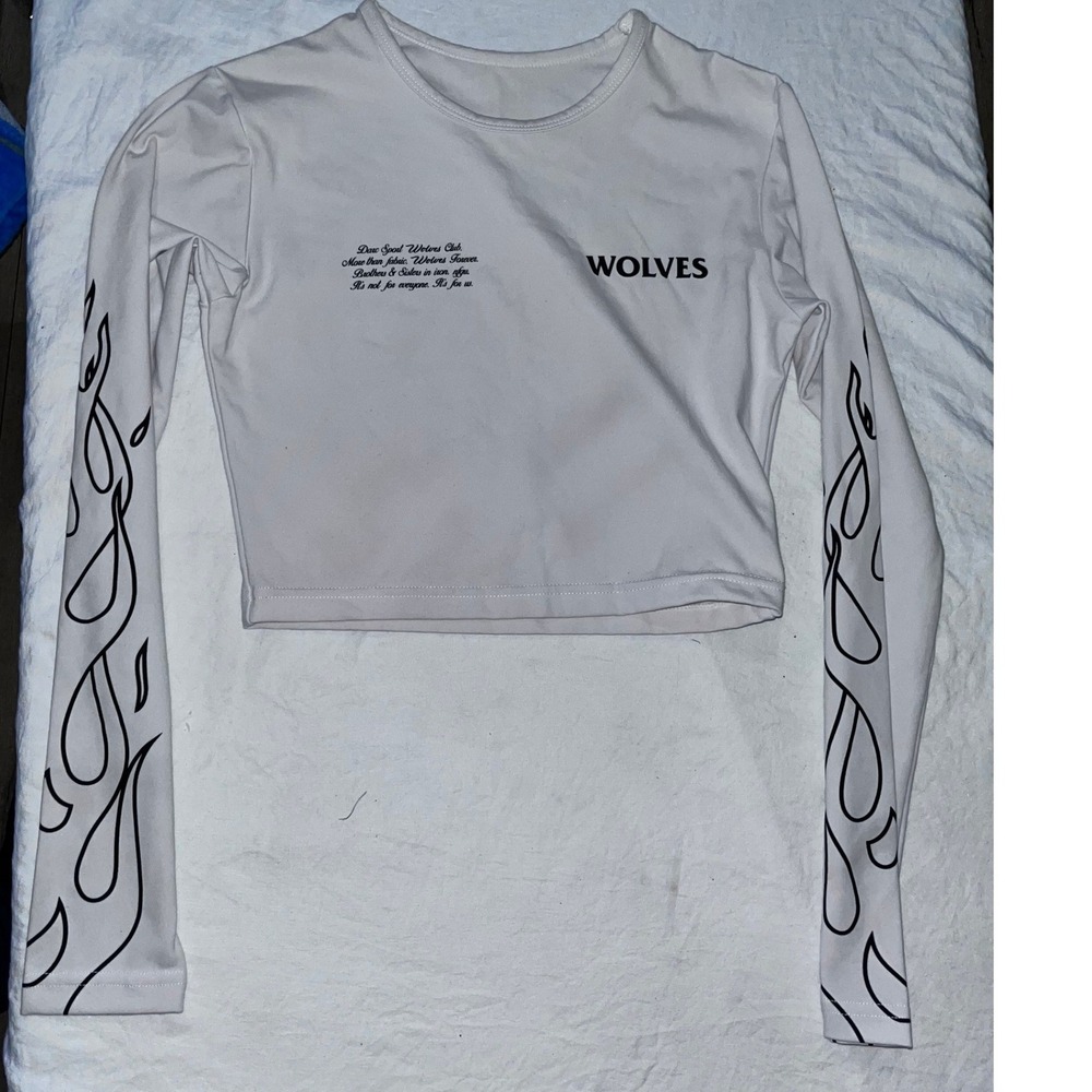 SHE‎ Wolves Flame Graphic Long Sleeve Crop Top Women's Medium Limited Edition